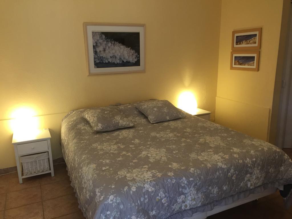 Gil'S Guest Rooms Neve Zohar Habitación foto