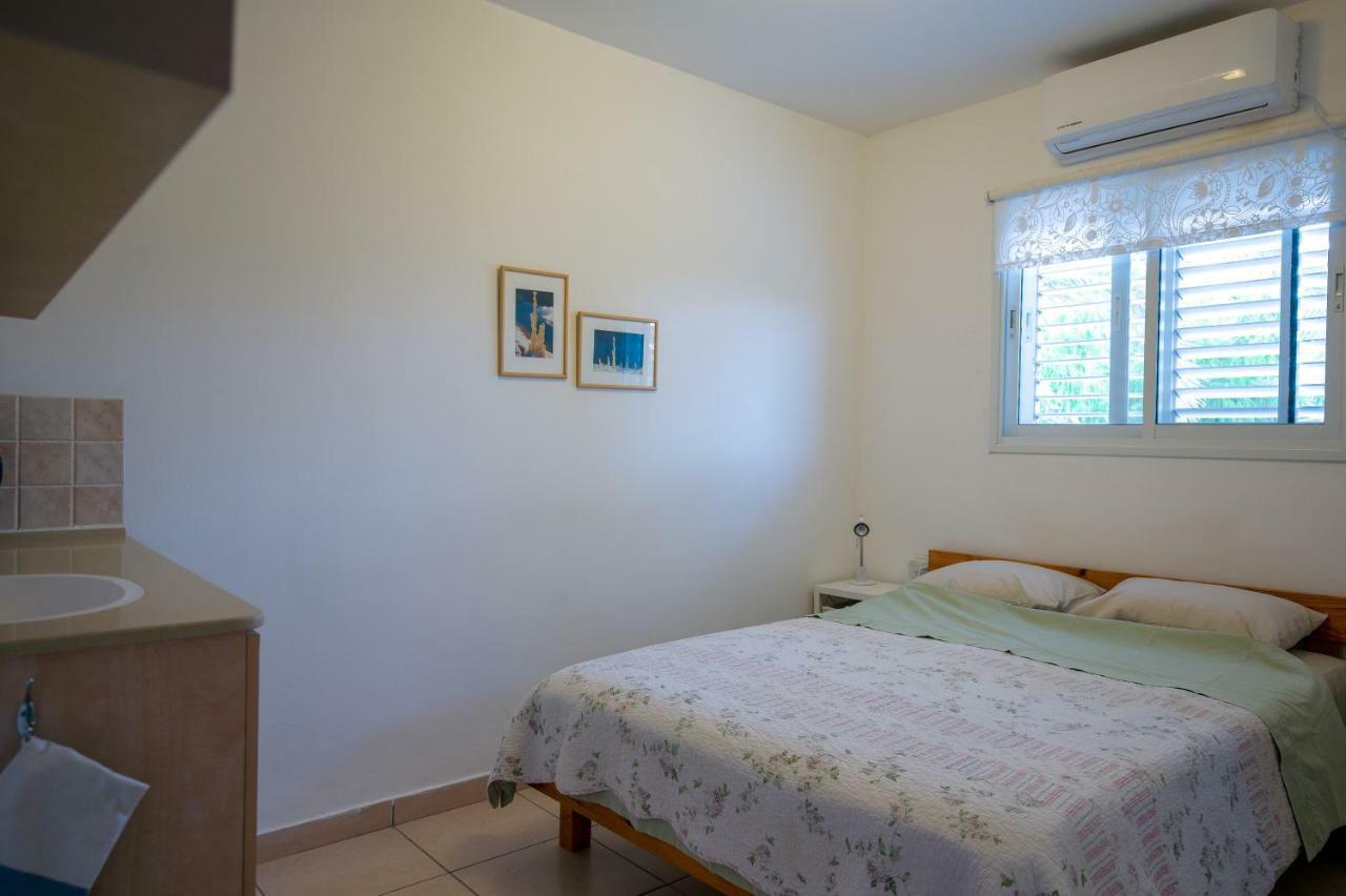 Gil'S Guest Rooms Neve Zohar Exterior foto